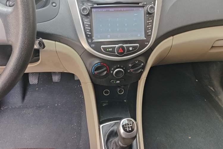 Used Hyundai Verna (older generation) 2014 1.4L Manual Smart GLS Trim Audio And AC Panel
