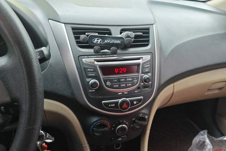 Used Hyundai Verna (older generation) 2014 1.4L Manual Smart GLS Trim Audio And AC Panel