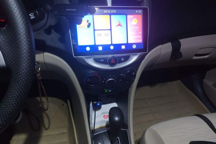 Used Hyundai Verna (older generation) 2014 1.4L Automatic Smart GLS Audio And AC Panel