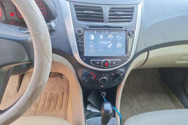 Used Hyundai Verna (older generation) 2014 1.4L Automatic Smart GLS Audio And AC Panel