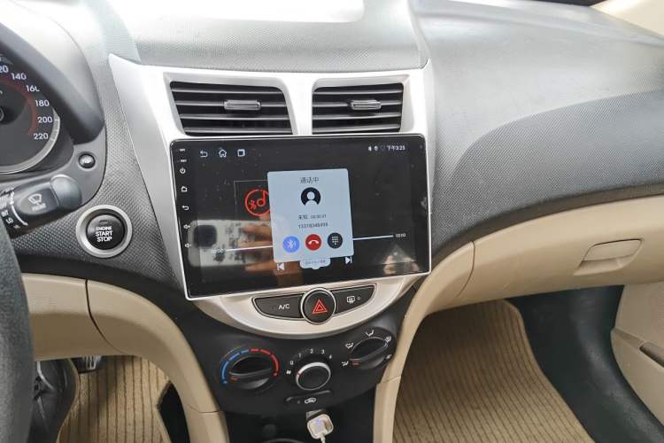 Used Hyundai Verna (older generation) 2014 1.4L Automatic Leading-Edge GLX Audio And AC Panel