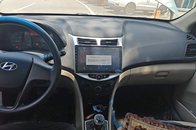 Used Hyundai Verna (older generation) 2014 1.4L Manual Smart GLS Trim Audio And AC Panel
