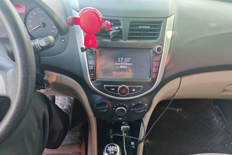 Used Hyundai Verna (older generation) 2014 1.4L Manual Smart GLS Trim Audio And AC Panel
