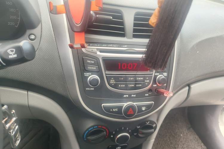 Used Hyundai Verna (older generation) 2014 1.4L Manual Smart GLS Trim Audio And AC Panel