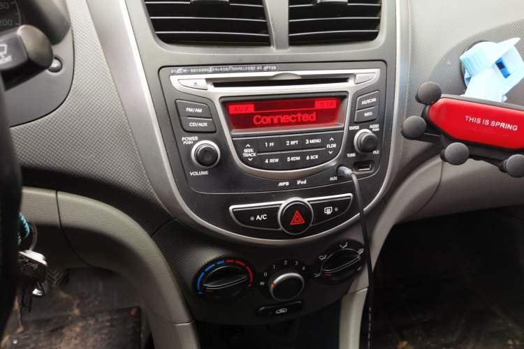 Used Hyundai Verna (older generation) 2014 1.4L Manual Smart GLS Trim Audio And AC Panel