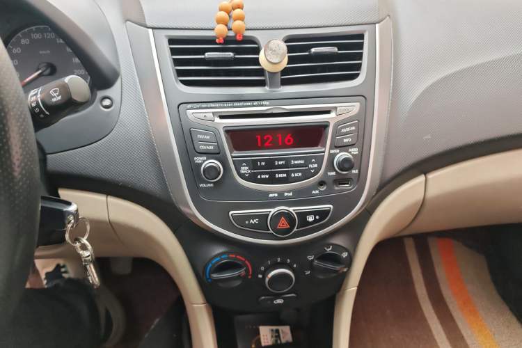 Used Hyundai Verna (older generation) 2014 1.4L Manual Smart GLS Trim Audio And AC Panel