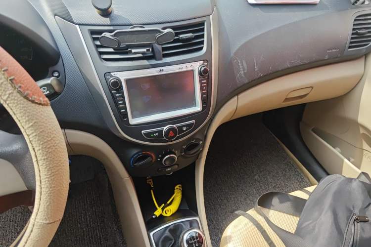 Used Hyundai Verna (older generation) 2014 1.4L Manual Smart GLS Trim Audio And AC Panel