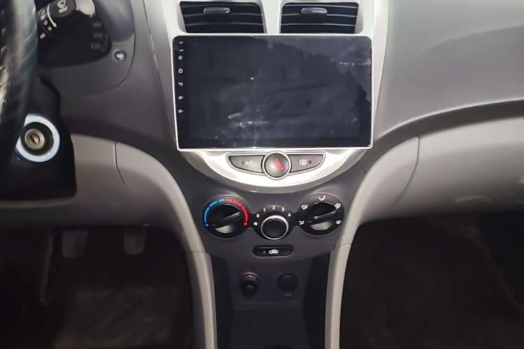 Used Hyundai Verna (older generation) 2014 1.4L Manual Smart GLS Trim Audio And AC Panel