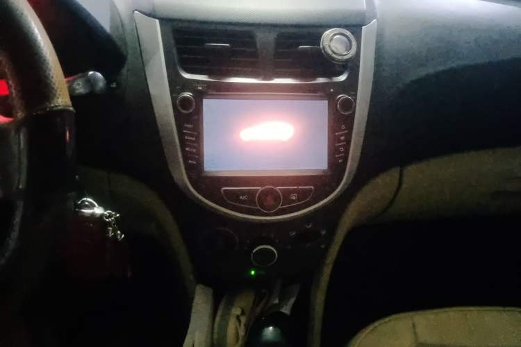 Used Hyundai Verna (older generation) 2014 1.4L Automatic Smart GLS Audio And AC Panel