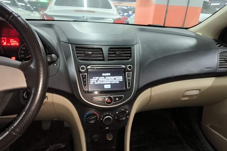 Used Hyundai Verna (older generation) 2014 1.4L Manual Smart GLS Trim Audio And AC Panel