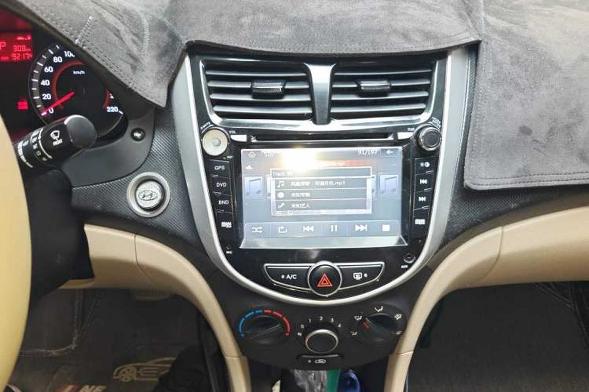 Used Hyundai Verna (older generation) 2014 1.4L Automatic Leading-Edge GLX Audio And AC Panel