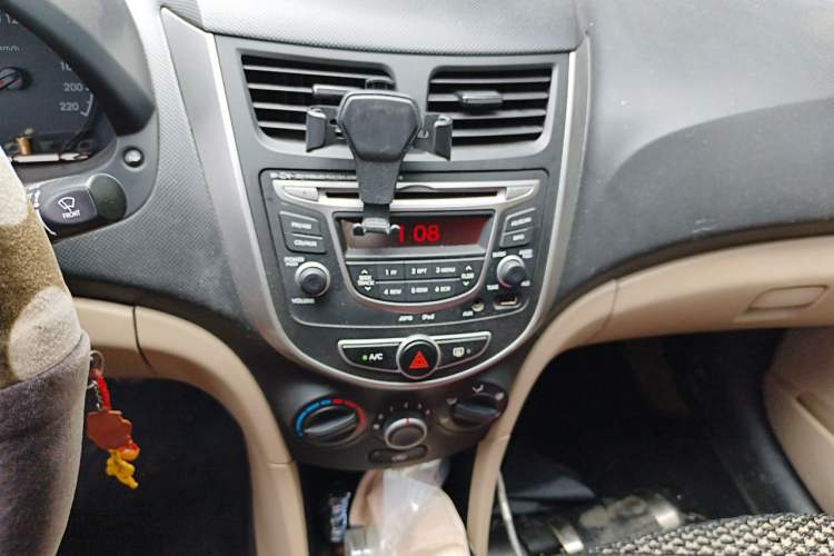 Used Hyundai Verna (older generation) 2014 1.4L Manual Smart GLS Trim Audio And AC Panel