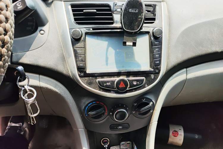 Used Hyundai Verna (older generation) 2014 1.4L Manual Smart GLS Trim Audio And AC Panel