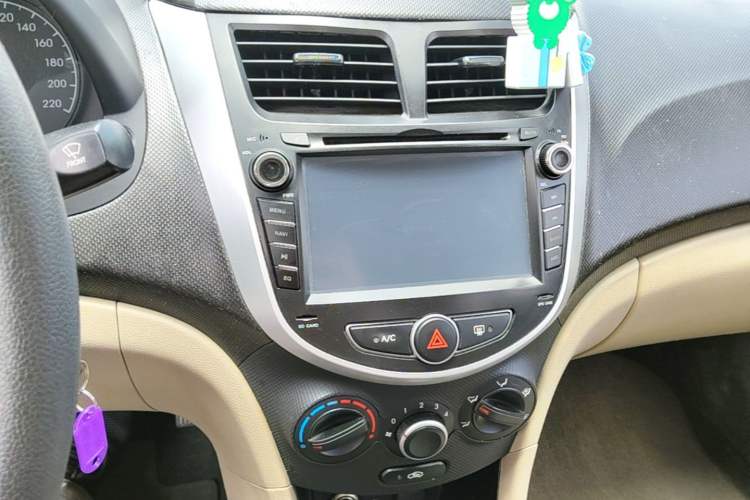 Used Hyundai Verna (older generation) 2014 1.4L Manual Smart GLS Trim Audio And AC Panel