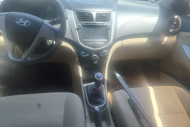 Used Hyundai Verna (older generation) 2014 1.4L Manual Smart GLS Trim Audio And AC Panel