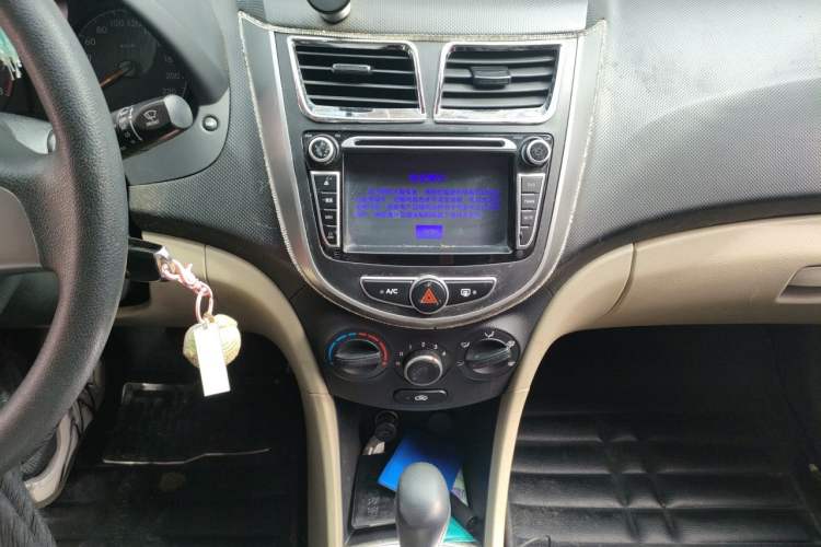 Used Hyundai Verna (older generation) 2014 1.4L Automatic Smart GLS Audio And AC Panel