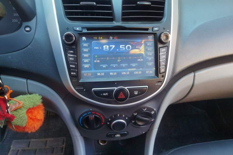 Used Hyundai Verna (older generation) 2014 1.4L Automatic Smart GLS Audio And AC Panel