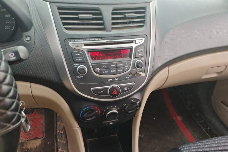 Used Hyundai Verna (older generation) 2014 1.4L Manual Smart GLS Trim Audio And AC Panel