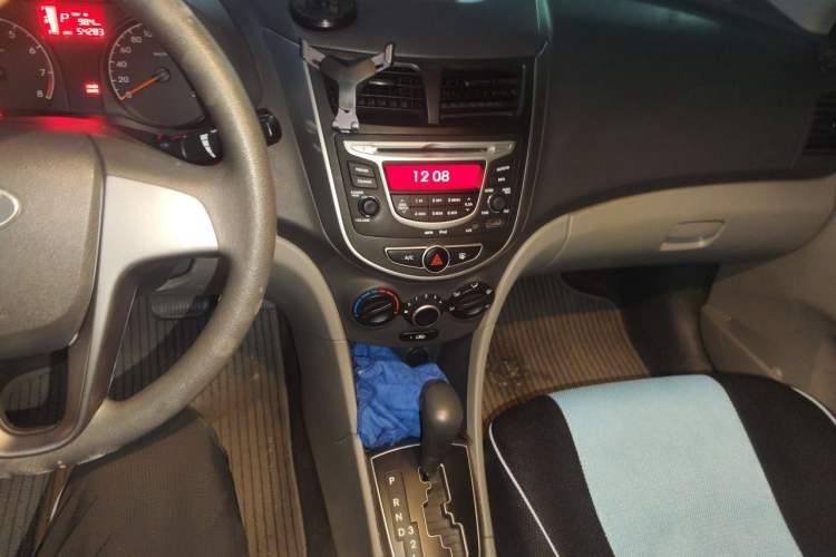 Used Hyundai Verna (older generation) 2014 1.4L Automatic Smart GLS Audio And AC Panel