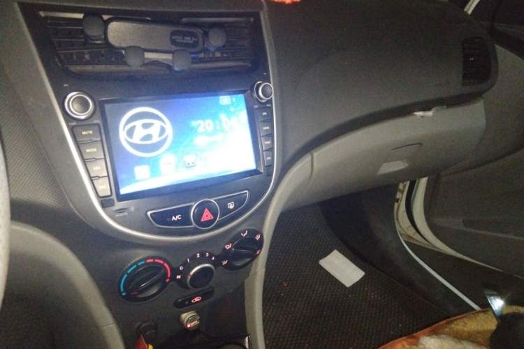 Used Hyundai Verna (older generation) 2014 1.4L Automatic Smart GLS Audio And AC Panel