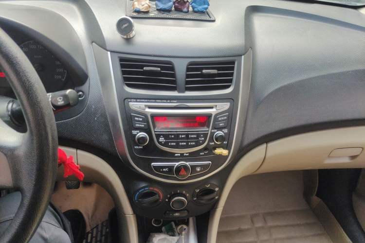 Used Hyundai Verna (older generation) 2014 1.4L Manual Smart GLS Trim Audio And AC Panel