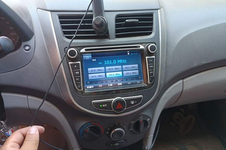 Used Hyundai Verna (older generation) 2014 1.4L Manual Smart GLS Trim Audio And AC Panel