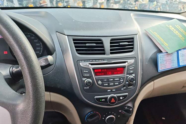 Used Hyundai Verna (older generation) 2014 1.4L Manual Smart GLS Trim Audio And AC Panel