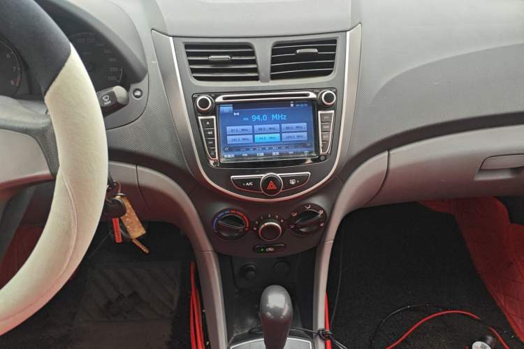 Used Hyundai Verna (older generation) 2014 1.4L Automatic Smart GLS Audio And AC Panel