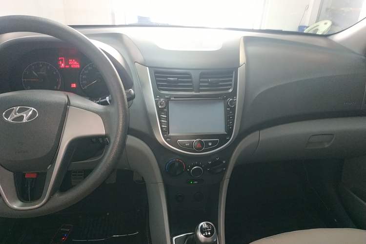 Used Hyundai Verna (older generation) 2014 1.4L Manual Smart GLS Trim Audio And AC Panel