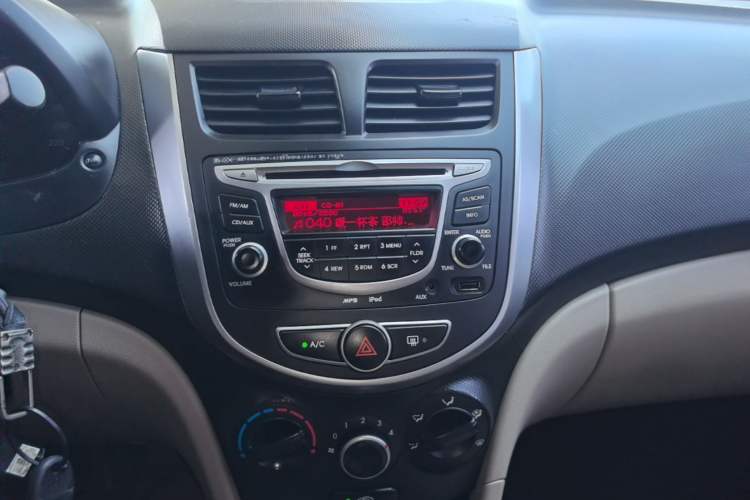 Used Hyundai Verna (older generation) 2014 1.4L Manual Smart GLS Trim Audio And AC Panel