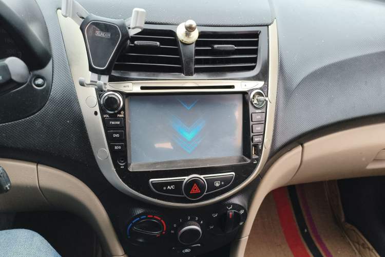 Used Hyundai Verna (older generation) 2014 1.4L Manual Smart GLS Trim Audio And AC Panel