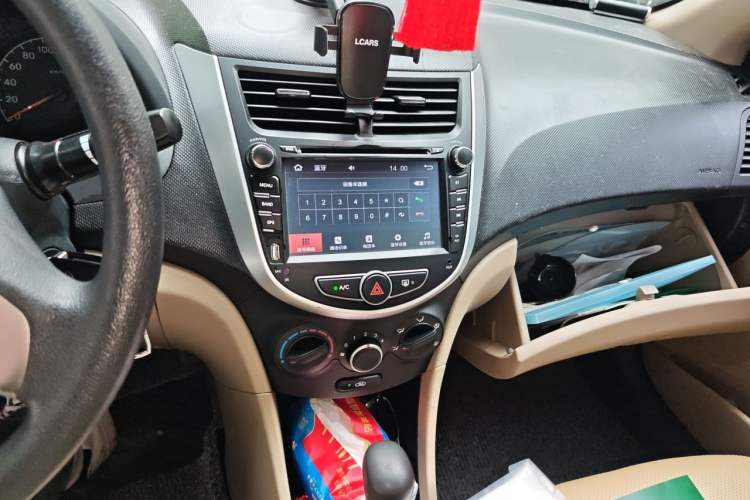 Used Hyundai Verna (older generation) 2014 1.4L Automatic Smart GLS Audio And AC Panel