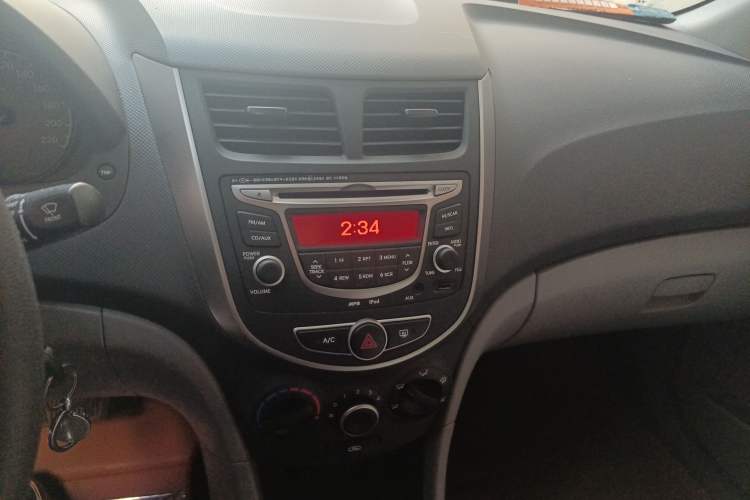 Used Hyundai Verna (older generation) 2014 1.4L Automatic Smart GLS Audio And AC Panel