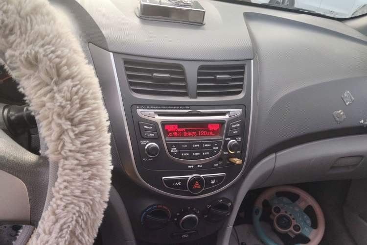Used Hyundai Verna (older generation) 2014 1.4L Manual Smart GLS Trim Audio And AC Panel