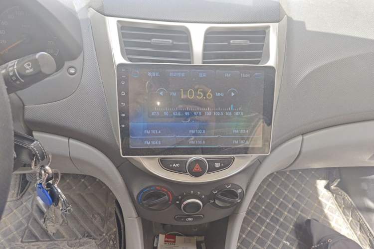 Used Hyundai Verna (older generation) 2014 1.4L Manual Smart GLS Trim Audio And AC Panel
