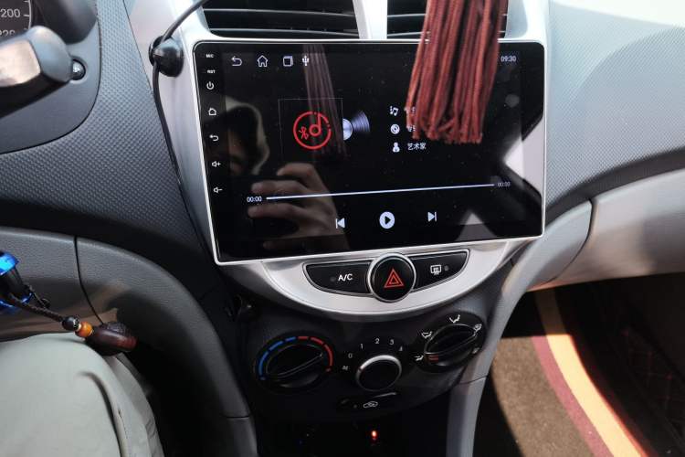 Used Hyundai Verna (older generation) 2014 1.4L Manual Smart GLS Trim Audio And AC Panel