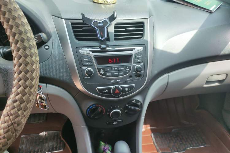 Used Hyundai Verna (older generation) 2014 1.4L Automatic Smart GLS Audio And AC Panel