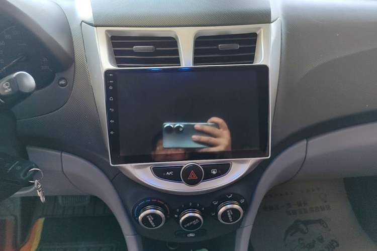 Used Hyundai Verna (older generation) 2014 1.4L Automatic Smart GLS Audio And AC Panel
