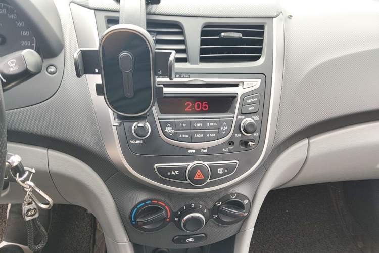 Used Hyundai Verna (older generation) 2014 1.4L Automatic Smart GLS Audio And AC Panel