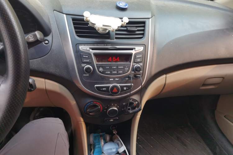 Used Hyundai Verna (older generation) 2014 1.4L Manual Smart GLS Trim Audio And AC Panel