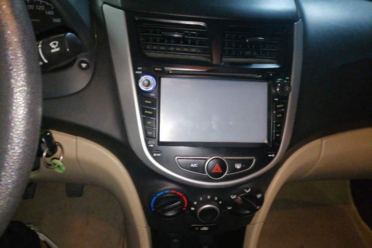 Used Hyundai Verna (older generation) 2014 1.4L Manual Smart GLS Trim Audio And AC Panel