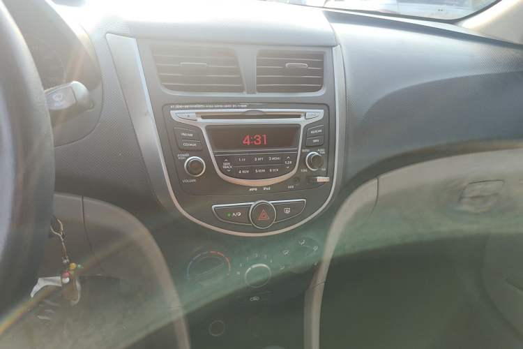 Used Hyundai Verna (older generation) 2014 1.4L Automatic Smart GLS Audio And AC Panel