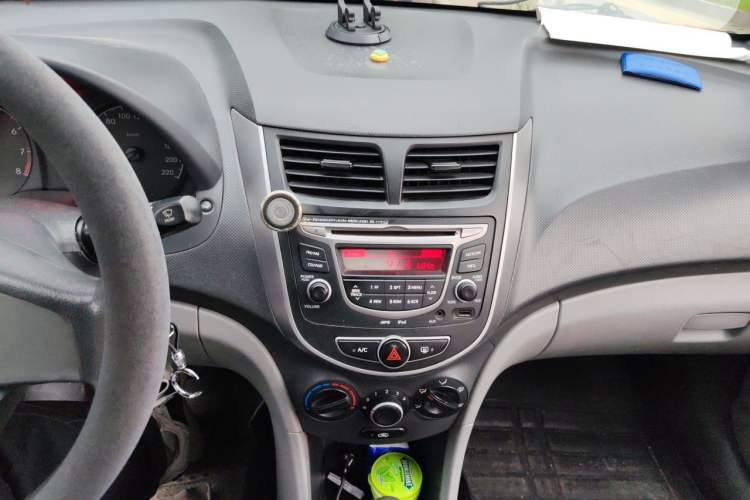 Used Hyundai Verna (older generation) 2014 1.4L Automatic Smart GLS Audio And AC Panel