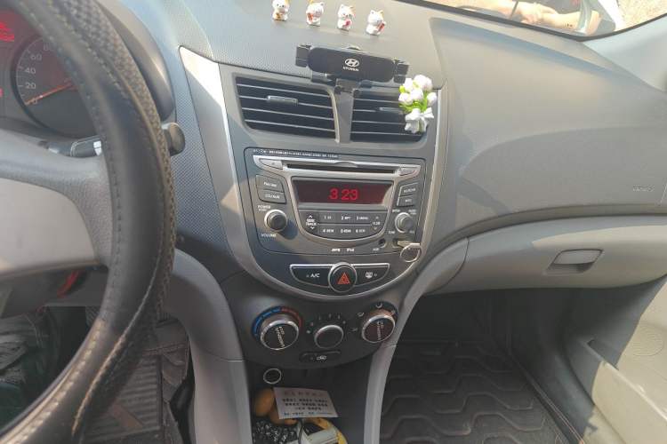 Used Hyundai Verna (older generation) 2014 1.4L Manual Smart GLS Trim Audio And AC Panel