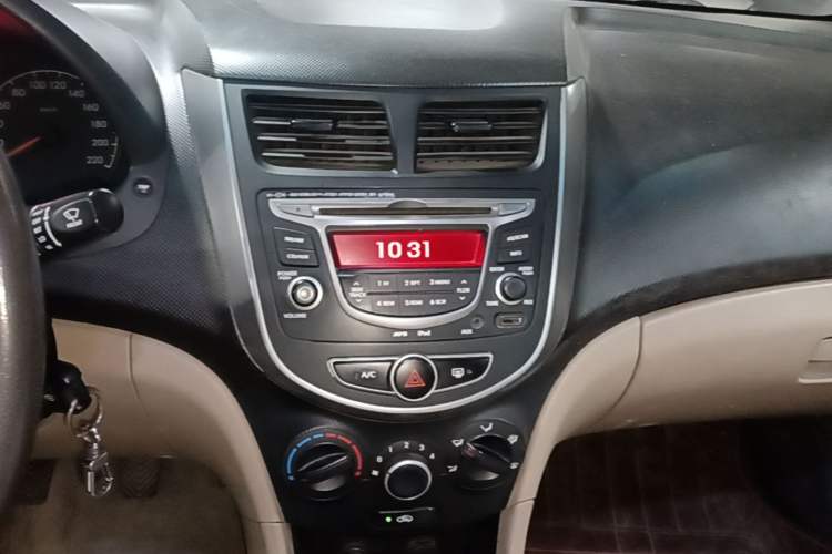 Used Hyundai Verna (older generation) 2014 1.4L Manual Smart GLS Trim Audio And AC Panel