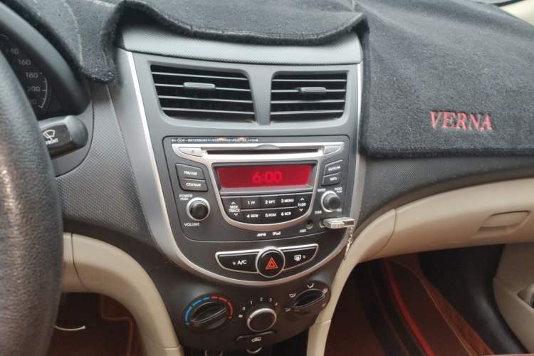 Used Hyundai Verna (older generation) 2014 1.4L Manual Smart GLS Trim Audio And AC Panel