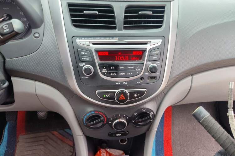 Used Hyundai Verna (older generation) 2014 1.4L Manual Smart GLS Trim Audio And AC Panel