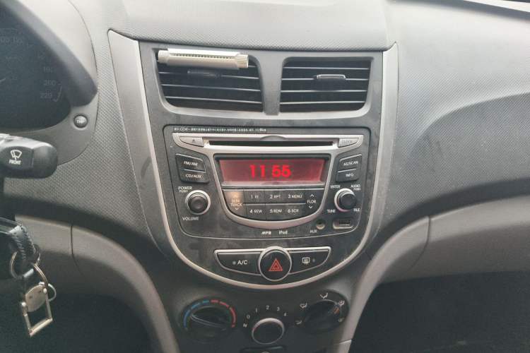 Used Hyundai Verna (older generation) 2014 1.4L Manual Smart GLS Trim Audio And AC Panel