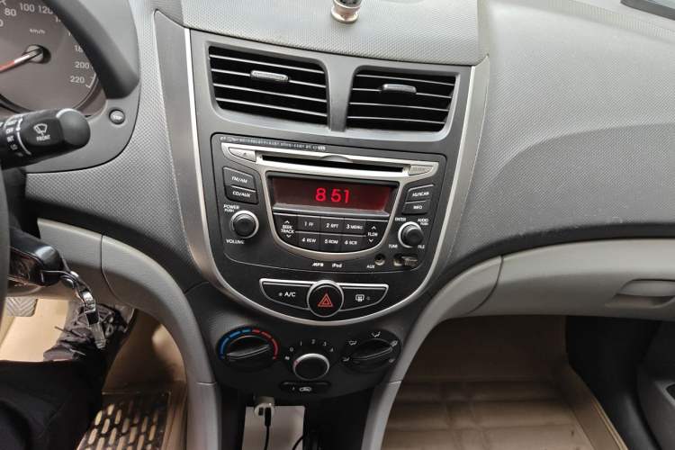 Used Hyundai Verna (older generation) 2014 1.4L Manual Smart GLS Trim Audio And AC Panel