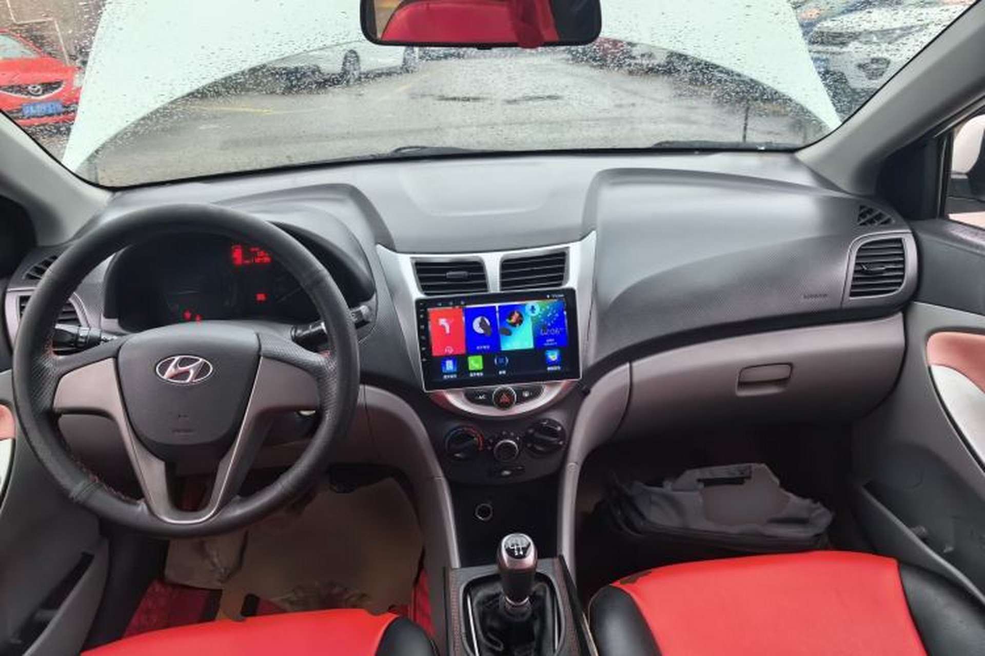 Used Hyundai Verna (older generation) 2014 1.4L Manual Smart GLS Trim Center Console